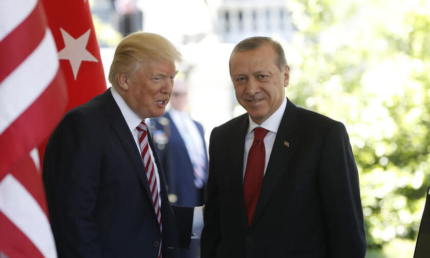 Ο Ερντογάν κατηγορεί τις ΗΠΑ ότι δεν τηρούν τη συμφωνία για τη Συρία