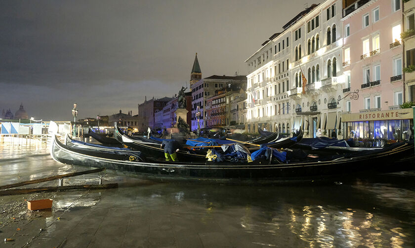 Σε κατάσταση καταστροφής από την δεύτερη μεγαλύτερη πλημμύρα στην ιστορία της η Βενετία