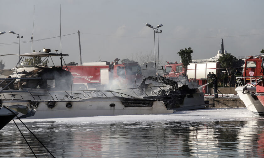 Πυρκαγιά σε σκάφη στη Γλυφάδα: Οι πέντε καλλονές και πως ξεκίνησαν όλα