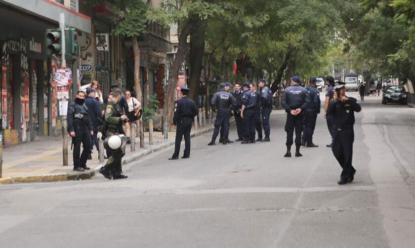 Επιχείρηση της ΕΛ.ΑΣ. σε πολυκατοικίες στα Εξάρχεια – Έξι συλλήψεις (pics, vid)
