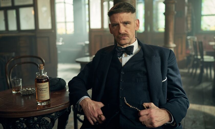 O Άρθουρ Σέλμπι των Peaky Blinders τρόμαξε από το 0-2 του Ολυμπιακού στο Λονδίνο (pics)