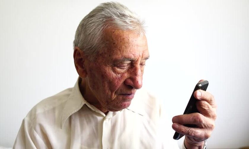 Ιαπωνία: 71χρονος τα έβαλε με εταιρία κινητής τηλεφωνίας (vid) 