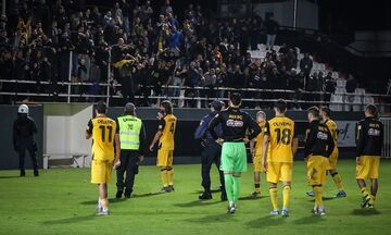 AEK: Οι παίκτες αποδοκιμάστηκαν και στο αεροδρόμιο του Ηρακλείου!