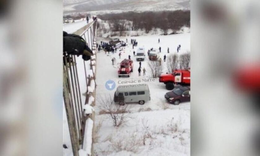 Τραγωδία στη Ρωσία: 19 νεκροί και 21 τραυματίες από πτώση λεωφορείου σε ποτάμι