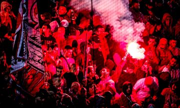 Ολυμπιακός - ΠΑΟΚ: Πανδαιμόνιο στο «Γ. Καραϊσκάκης» με την είσοδο των ομάδων (vid)