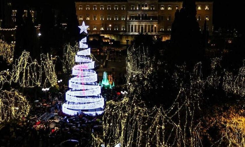 Xριστουγεννιάτικο δέντρο στο Σύνταγμα: Ανάβει την Τρίτη, 10 Δεκεμβρίου