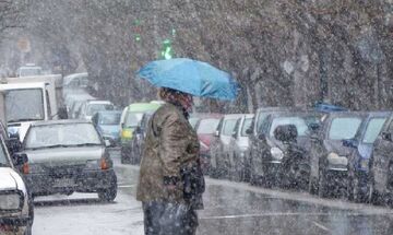 Καιρός - ΕΜΥ: Πέφτει η θερμοκρασία - πού προβλέπονται βροχές