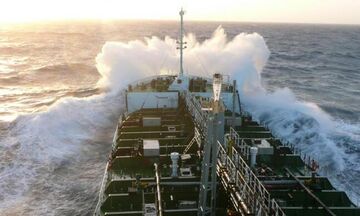 Ακυβέρνητο πλοίο με 22 ναυτικούς στο Μυρτώο πέλαγος - Στην περιοχή πνέουν άνεμοι 10 μποφόρ