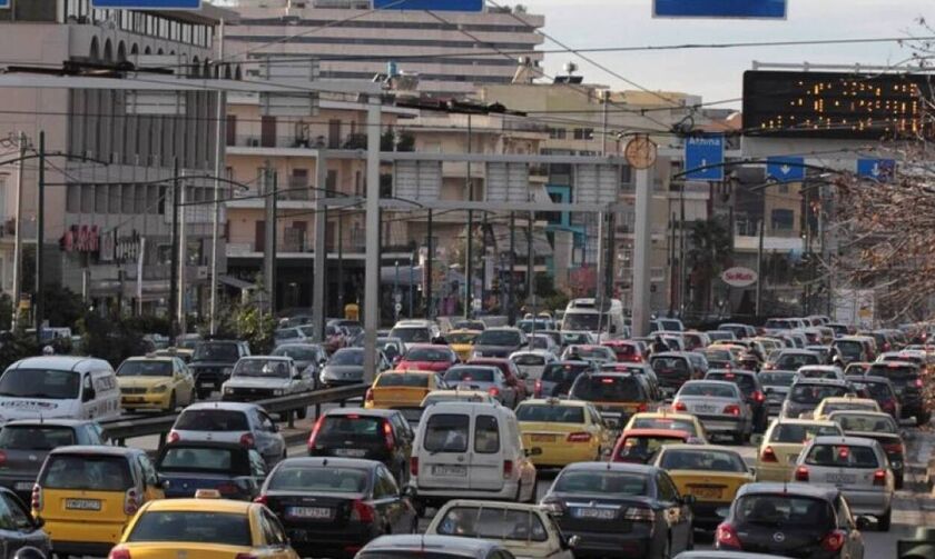 Λ. Μεσογείων: Κυκλοφοριακή συμφόρηση λόγω τροχαίου