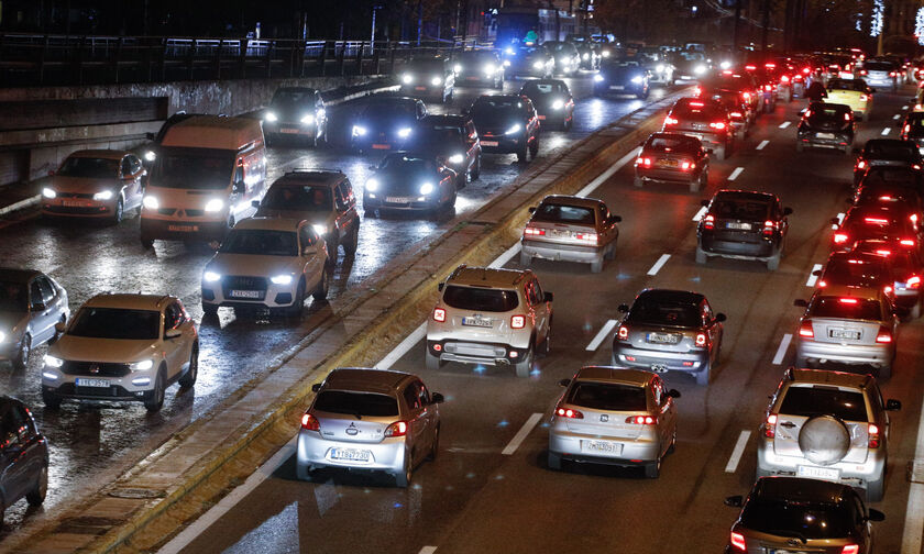 Κυκλοφοριακό χάος στην παραλιακή λόγω τροχαίων