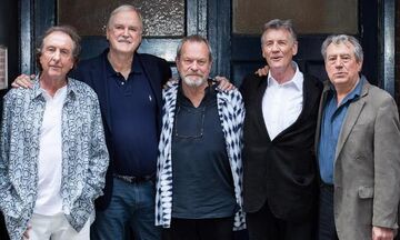 Το «αντίο» των Monty Python στον Τέρι Τζόουνς: «Πέθαναν δύο, περιμένουμε άλλους τέσσερις!» (vids)