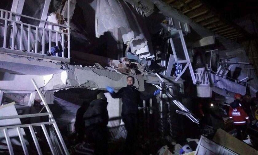 Ισχυρός σεισμός 6,8 Ρίχτερ στην ανατολική Τουρκία - Τουλάχιστον 14 νεκροί και 300 τραυματίες