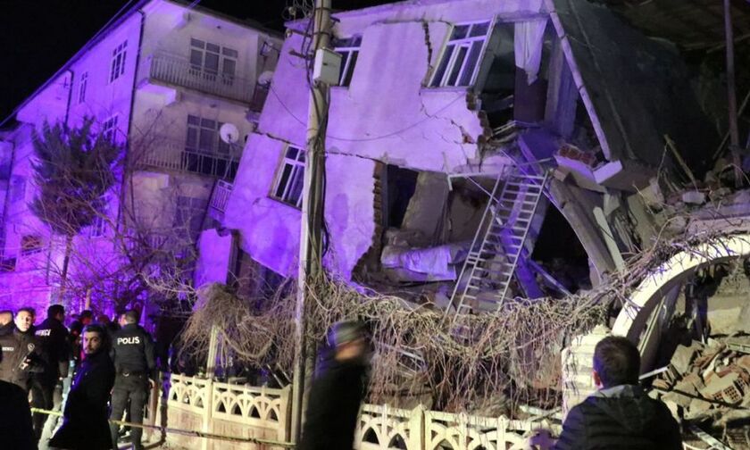 Σεισμός στην Τουρκία: Τουλάχιστον 19 οι νεκροί, οι τραυματίες ξεπερνούν τους 900