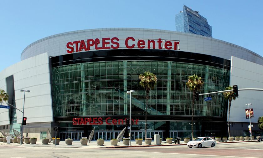 Κόμπι Μπράιαντ: Συγκέντρωση έξω από το Staples Center!