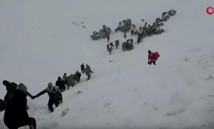 Στους 28 οι νεκροί από χιονοστιβάδες στην Τουρκία (vids)