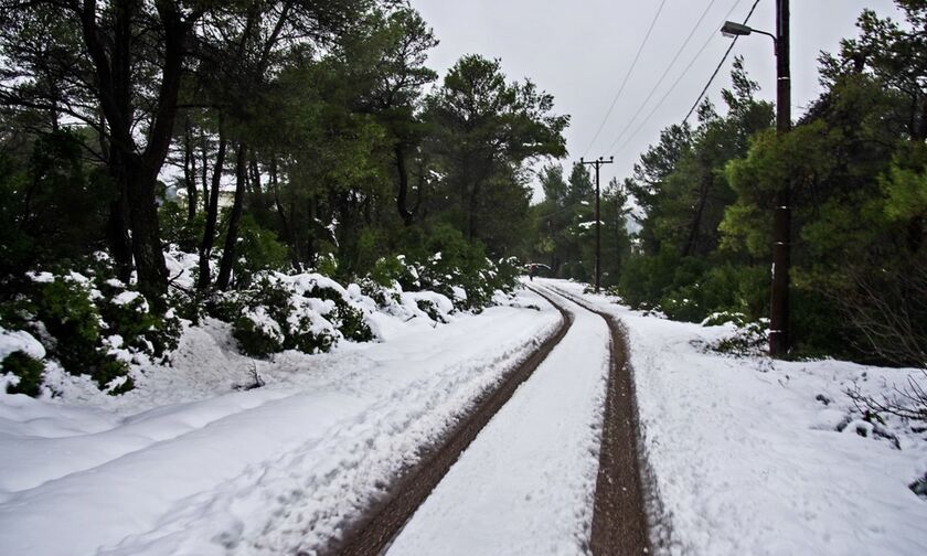 Κακοκαιρία: Οι κλειστοί δρόμοι - Πού είναι απαραίτητες οι αλυσίδες - Προβλήματα στην Αττική