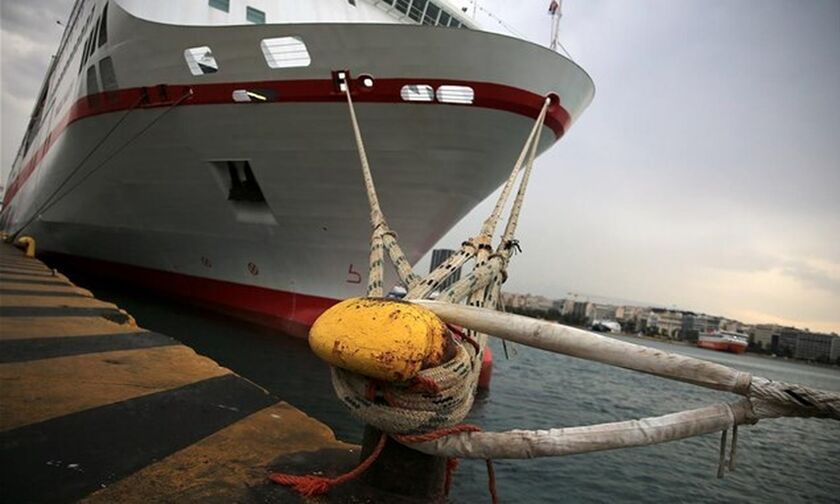 ΠΕΝΕΝ: Απεργία για όλα τα πλοία, στο Λιμάνι του Πειραιά