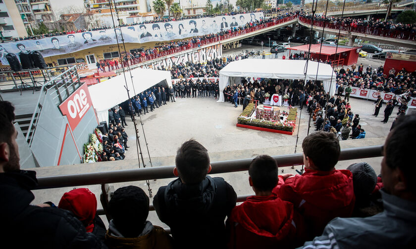 Η ερυθρόλευκη οικογένεια δεν ξεχνάει τα 21 θύματα της Θύρας 7 (pics)