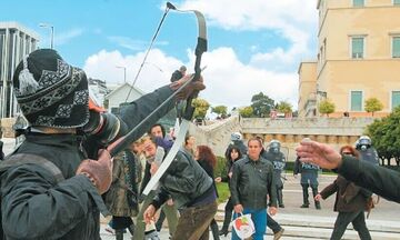 Η Αντιτρομοκρατική βρήκε και άλλο σπίτι που χρησιμοποιούσε ο «τοξοβόλος του Συντάγματος»