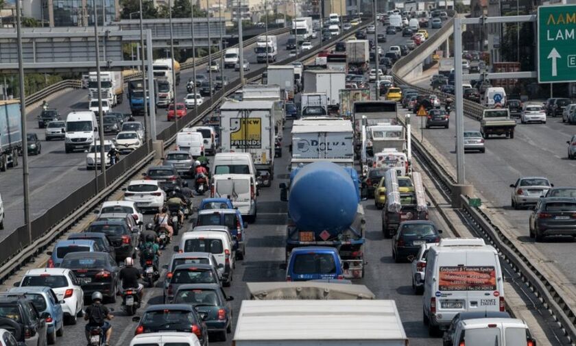 Κίνηση: Μποτιλιάρισμα στην άνοδο του Κηφισού λόγω τροχαίου