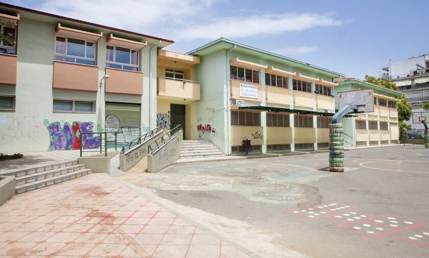 Κορονοϊός: «Λουκέτο» στο σχολείο της Τούμπας που πηγαίνει ο γιος της 38χρονης
