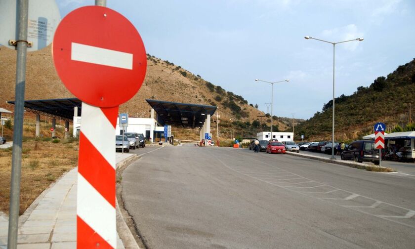 Κλείνουν τα σύνορα προς Αλβανία και Β. Μακεδονία, σταματούν τα πλοία για Ιταλία