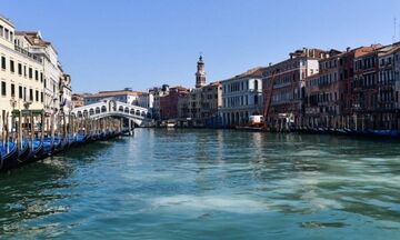 Βενετία: Οι άνθρωποι σε «καραντίνα», τα δελφίνια στα κανάλια! (pics)
