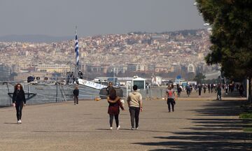 Αψηφούν τα μέτρα στη Θεσσαλονίκη: Βόλτες, ψώνια και Χαλκιδική!