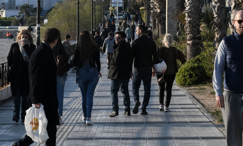 Κοσμοσυρροή στον Άλιμο αμέσως μετά τη φορτισμένη έκκληση του Τσιόδρα «να μείνουμε σπίτι» (pics)