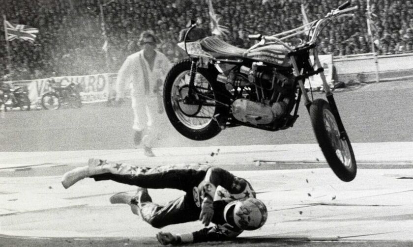 Όταν ο μοτοσικλετιστής Έβελ Κνίβελ έσπασε 93 κόκαλα σε ένα άλμα (vid)