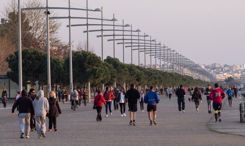 Θεσσαλονίκη: Με 400 κιγκλιδώματα και σχοινί έκλεισε η Νέα Παραλία (vid)