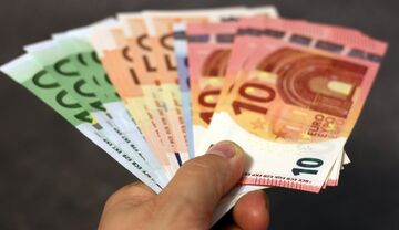 Κορονοϊός - Επίδομα, 800 ευρώ: Πότε θα μπουν χρήματα στους λογαριασμούς