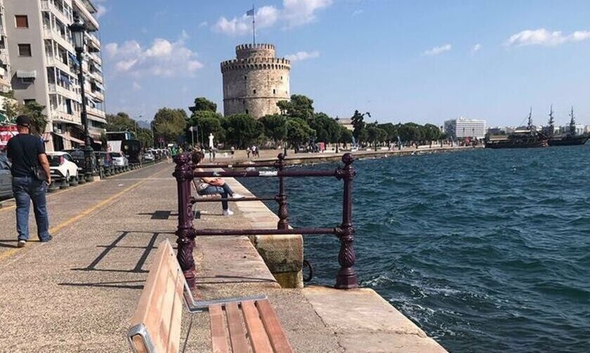 «Σαν το σπίτι δεν έχει»... Μήνυμα της αστυνομίας με drone στη Νέα Παραλία Θεσσαλονίκης