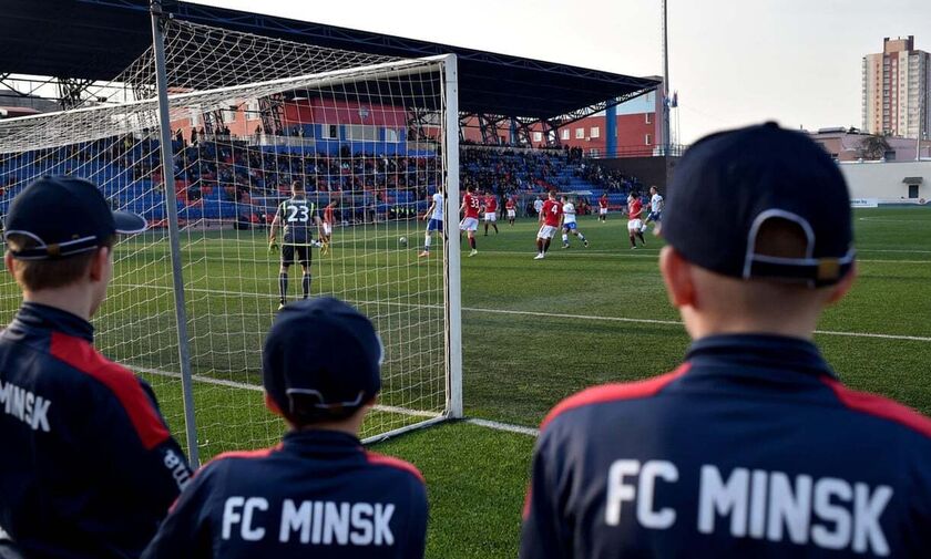 Λευκορωσία: Το ποδοσφαιρικό «γαλατικό χωριό» αψηφά τον κορονοϊό!