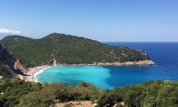 Φως στην Ελλάδα: Τσίλαρος, η πανέμορφη παραλία που μοιάζει με λίμνη