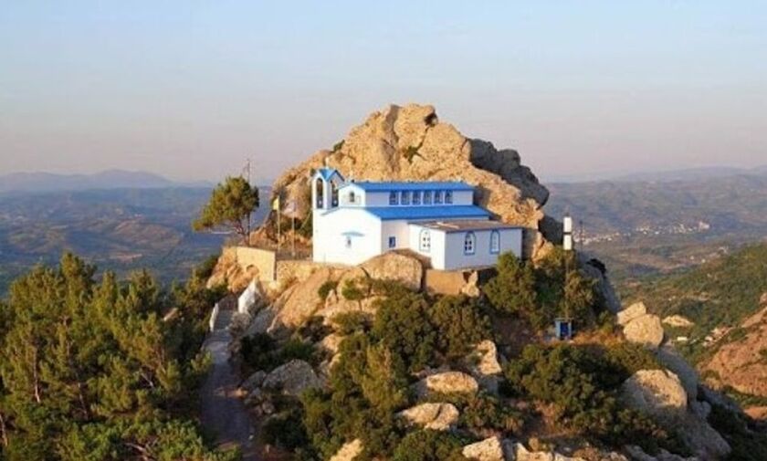Φως στην Ελλάδα: Ο μοναδικός ναός στην Ελλάδα που βρίσκεται πάνω σε ηφαίστειο