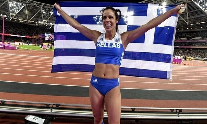 Η Κατερίνα Στεφανίδη άφησε το κοντάρι και έπιασε την... τσάπα! (vid)