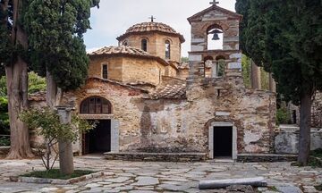 Φως στην Ελλάδα: Η περιοχή στην Αττική που πήρε το όνομα της από το μοναστήρι της 