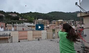 Ιταλία: Έπαιξαν τένις από τις ταράτσες των σπιτιών τους!  (vid)