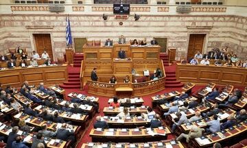 LIVE: Τσίπρας: Βγαίνουμε από τα σπίτια μας και βαδίζουμε στα τυφλά