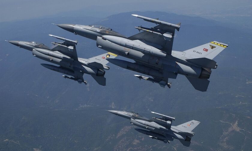 Τουρκικά F-16 παρενόχλησαν το ελικόπτερο του Υπουργoύ Εθνικής Άμυνας και αρχηγού ΓΕΕΘΑ