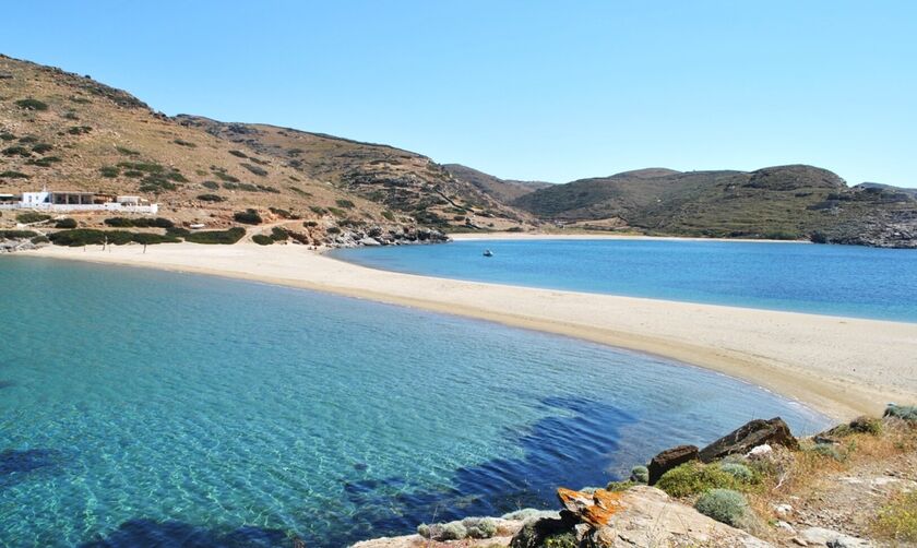 Φως στην Ελλάδα: Η πανέμορφη παραλία της Κύθνου και η πρώτη έκπληξη όταν την αντικρίζεις