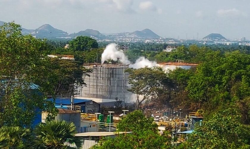 Ινδία: Εννέα νεκροί και εκατοντάδες τραυματίες από διαρροή αερίου σε χημικό εργοστάσιο (vids)