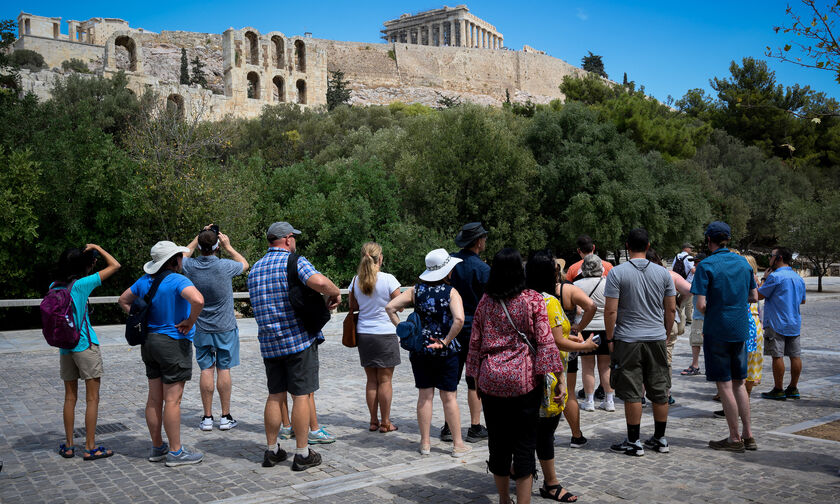Τουρίστες στην Ελλάδα με την αίρεση του αρνητικού τεστ