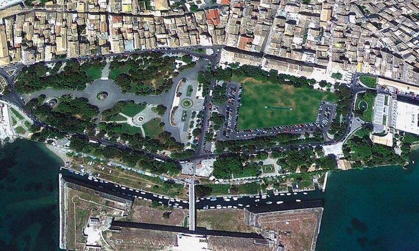Φως στην Ελλάδα: Ποια πλατεία στην Ελλάδα είναι η μεγαλύτερη των Βαλκανίων