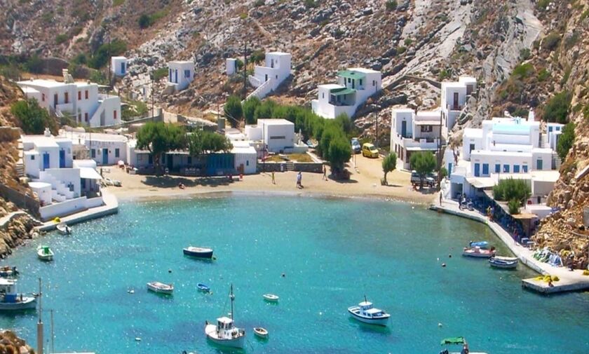 Φως στην Ελλάδα: Ποιο είναι το μικρό ελληνικό νησί με τις 235 εκκλησίες