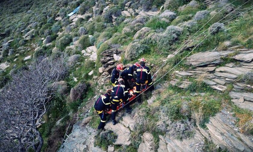 Λουτράκι: Bρέθηκαν τέσσερα πτώματα μέσα σε σπήλαιο! (vid)