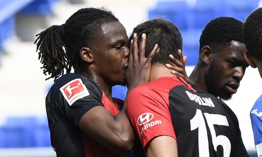 Bundesliga: Φιλιά και αγκαλιές στους πανηγυρισμούς της Χέρτα, αλλά… καμία τιμωρία