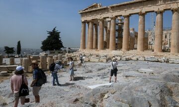 Οι «προβολείς» των διεθνών ΜΜΕ πάνω στην ανοιχτή ξανά Ακρόπολη (pics)