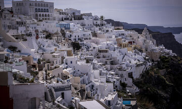 Πότε ανοίγουν τα ξενοδοχεία και πότε θα επιτραπούν τουρίστες από άλλες χώρες